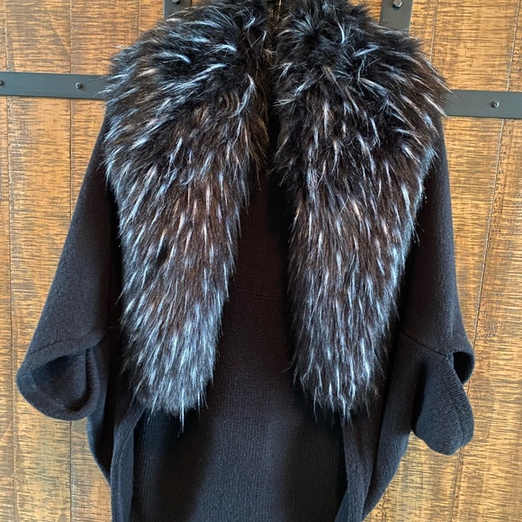 Bebe Chic Black Faux Fur Collar Sweater - Picture 2 of 4